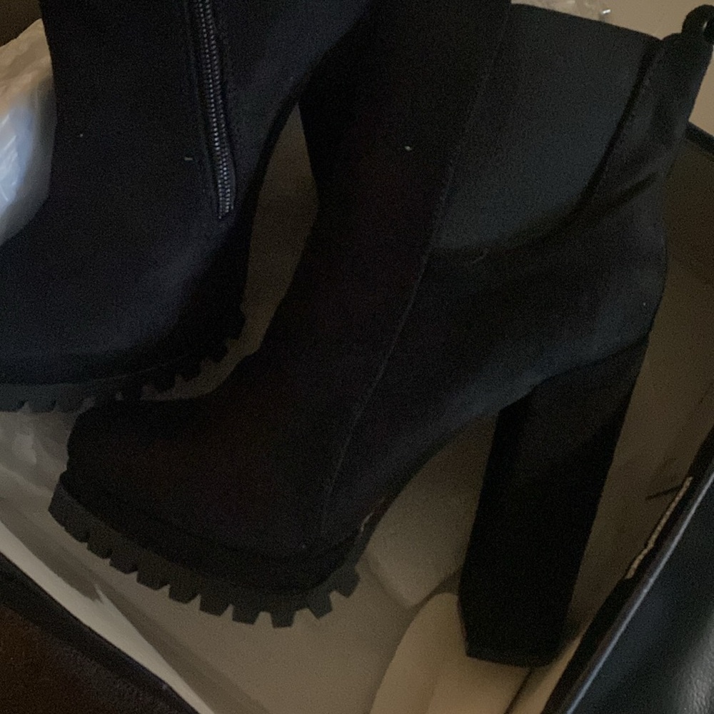 Boots - Picture 3 of 4